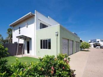 Modern Townhouse in Quiet Complex
